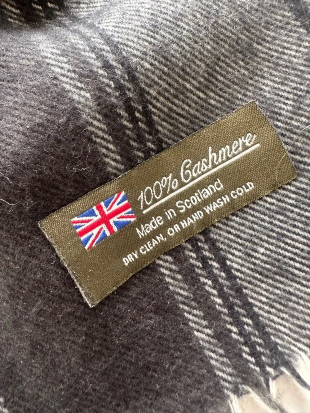 100% Cashmere Made in Scotland Grey Fringe Rectangle Scarf Old Money